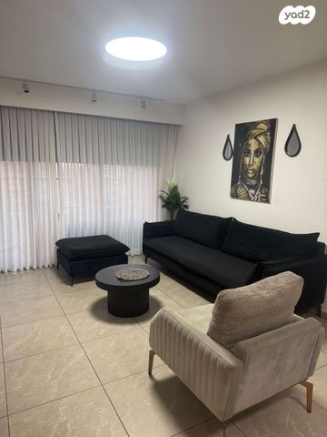 דירה, דרך העצמאות 35, ליבת העיר, יהוד מונוסון