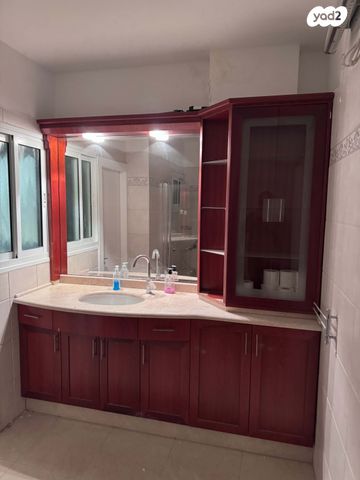 דירה, משה דיין 66, בן גוריון, חולון