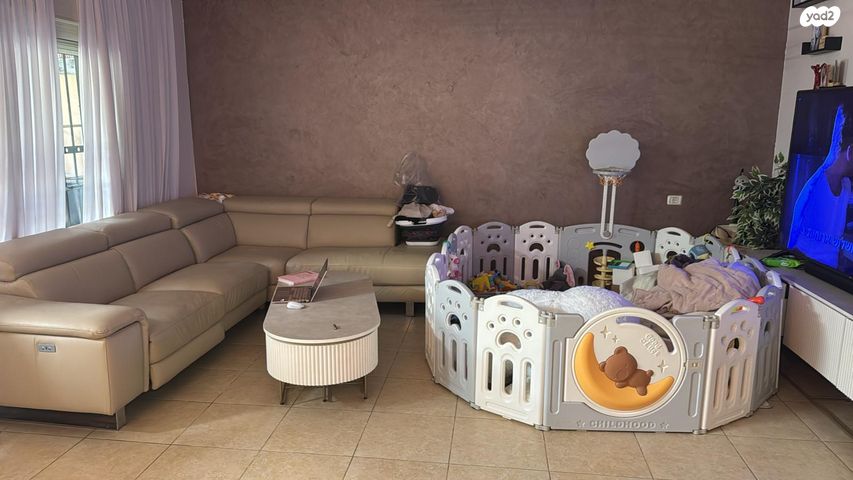 דו משפחתי, נרקיסים 15, אחוזת ברק, אחוזת ברק