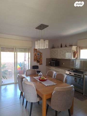 דופלקס, האורן 4, צמח השדה, מעלה אדומים