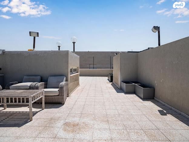 גג/ פנטהאוז, הרצל 15, שאר העיר, קדימה צורן