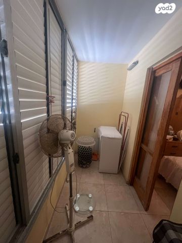 דירה, הרב עוזיאל 9, לב העיר, בת ים