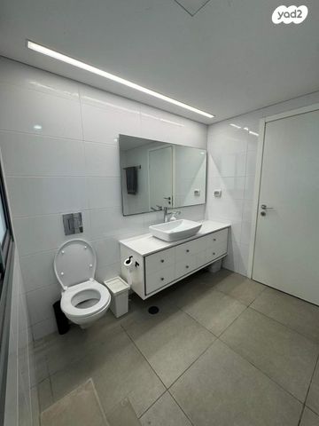 דירה, דוכיפת 35, הציפורים, מודיעין מכבים רעות