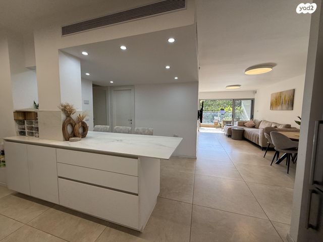 דירה, שער ציון 10, קרית שרת מערב, חולון