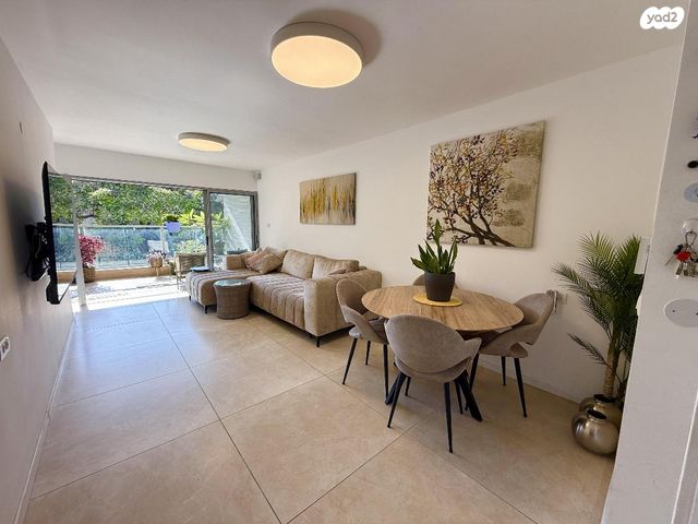 דירה, שער ציון 10, קרית שרת מערב, חולון