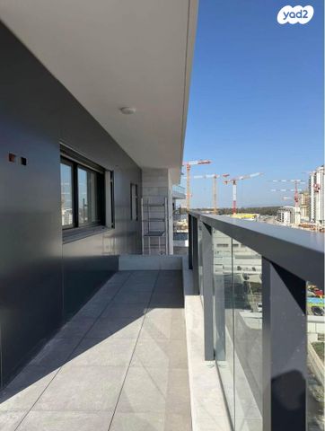 גג/ פנטהאוז, נעמי שמר 6, נאות אפק, אפקה, קרית ביאליק