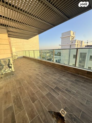 גג/ פנטהאוז, מלחמת ששת הימים 1, מרכז העיר, חדרה