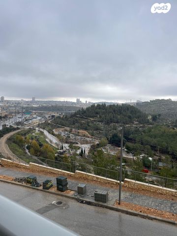 אדמונד סחייק 9