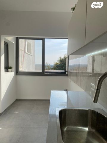 דירה, הרב עובדיה יוסף 10, הראשונים, שלומי