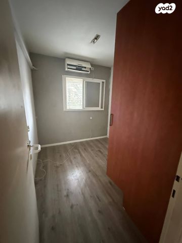 דירה, מגדל 15, קרית ויצמן, רעננה