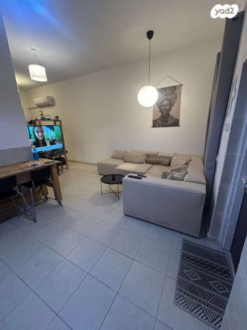 שדרות אהרונוביץ' 10