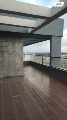 גג/ פנטהאוז, הרב אבא אבוחצירה 11, שדרות בפארק, שדרות