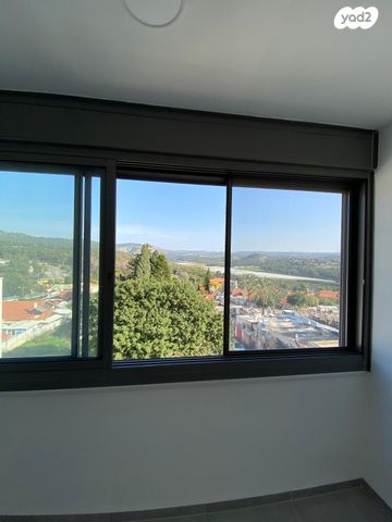 דירה, הרב עובדיה יוסף 10, הראשונים, שלומי