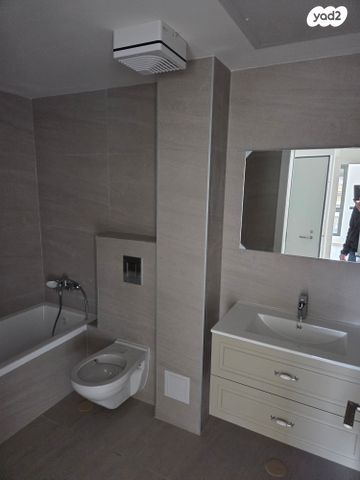 דירה, מאה ושישים 1, מרכז דרום, רעננה