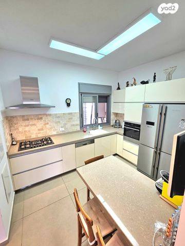 גג/ פנטהאוז, שניר 12, הפארק, חדרה