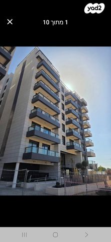 מאה ושישים 1