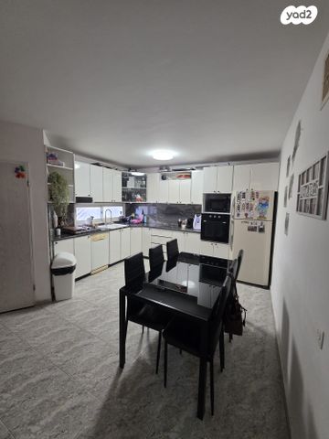 דירה, שקד 56, מורדות טבריה, טבריה