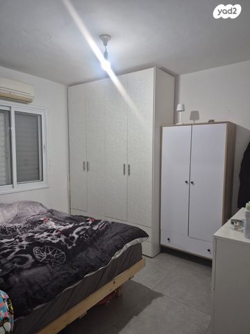 ברל כצנלסון 40