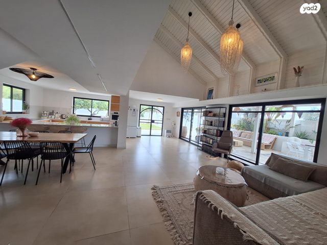 דו משפחתי, הכשרת היישוב 10, שאר העיר, עפולה