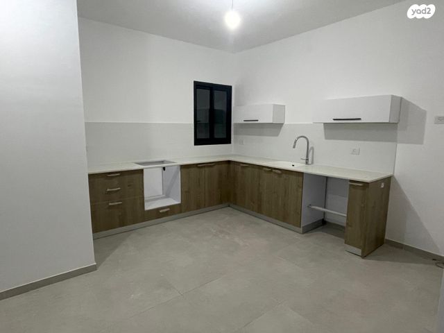 דירה, אלה 25, בת חפר, בת חפר