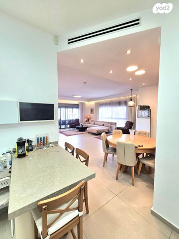 גג/ פנטהאוז, שניר 12, הפארק, חדרה