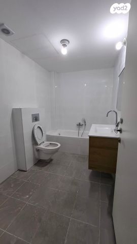 דירה, שדרות העם הצרפתי 23, שכונת הותיקים, רמת גן