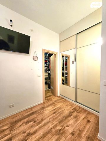 גג/ פנטהאוז, שניר 12, הפארק, חדרה