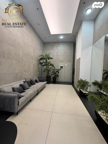 גג/ פנטהאוז, מלחמת ששת הימים 1, מרכז העיר, חדרה