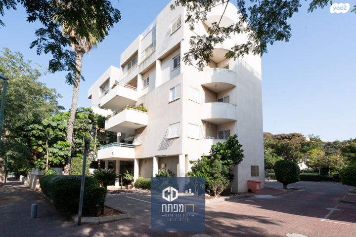 דירה, מלכי יהודה, הרצליה הירוקה, נווה עובד, הרצליה