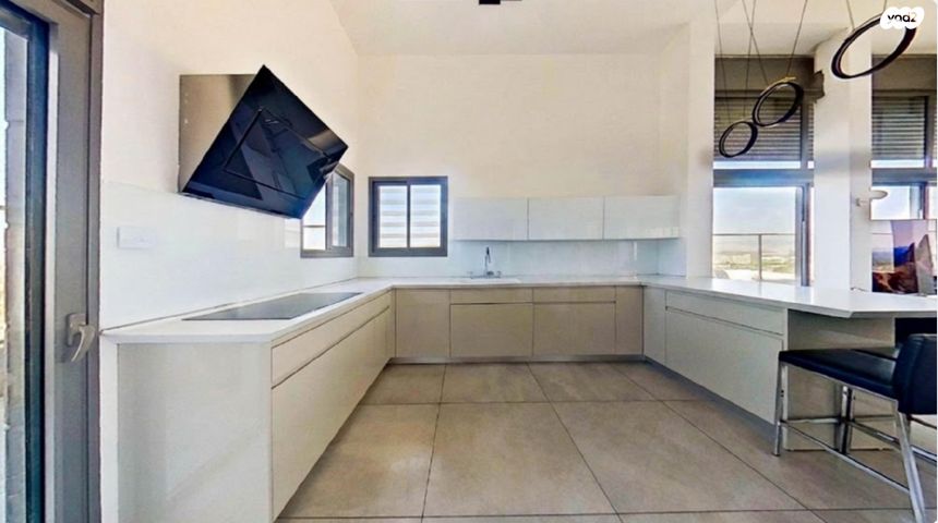 גג/ פנטהאוז, ישעיהו הנביא 22, הנביאים, מודיעין מכבים רעות