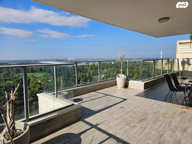 גג/ פנטהאוז, אורן 8, החורש, חריש