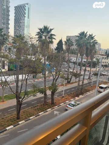 דירה, שדרות בר אילן, לב העיר, בת ים