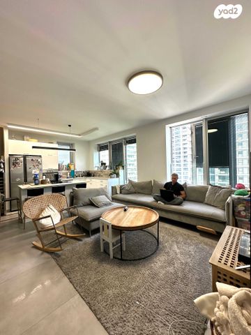 דירה, ניסים אלוני, צמרות איילון, פארק צמרת, תל אביב יפו