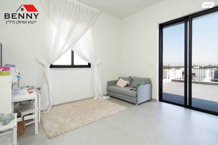 דופלקס, תל מונד