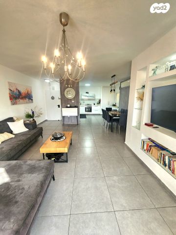 דירה, רחובות המדע, רחובות