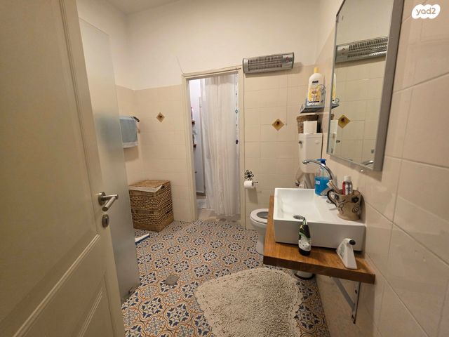 דו משפחתי, ראש פינה