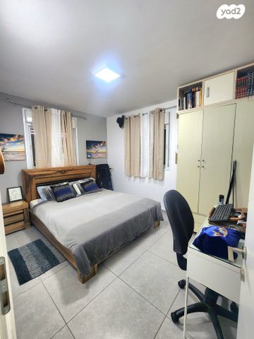 דירה, רחובות המדע, רחובות