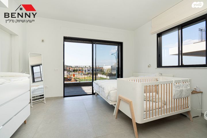 דופלקס, תל מונד