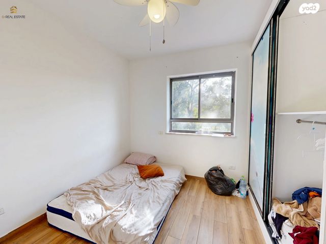 דו משפחתי, הר אדר