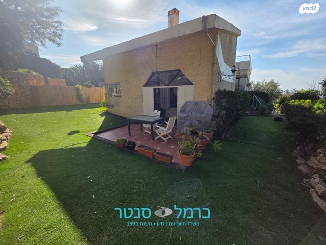 הוד הכרמל, דניה