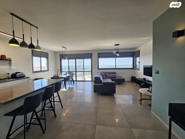 גג/ פנטהאוז, אורן 8, החורש, חריש