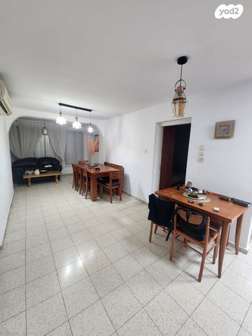 ברל כצנלסון 12