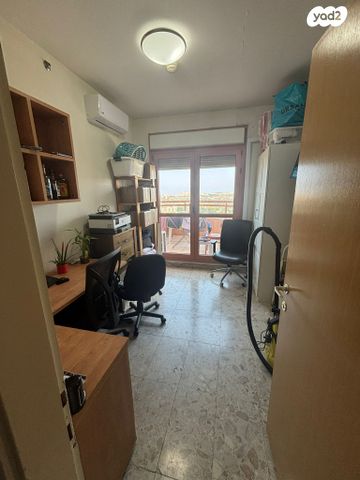 דירה, רש"י, נחלת גנים, רמת גן