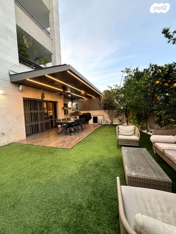 דירת גן, מרים ילן שטקליס, רעננה