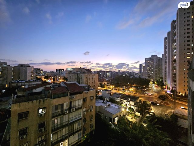 גג/ פנטהאוז, שדרות הרב לוין 5, גני מרום, רמת גן