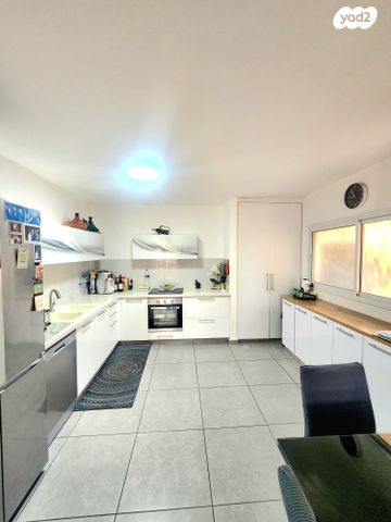 דירה, רחובות המדע, רחובות