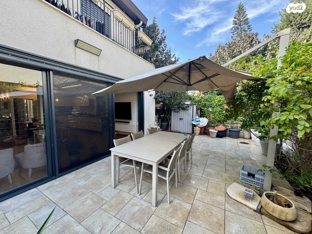 דו משפחתי, שיכוני מזרחי, כפר סבא