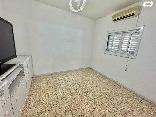 דירה, הגדוד העברי, ראשון לציון