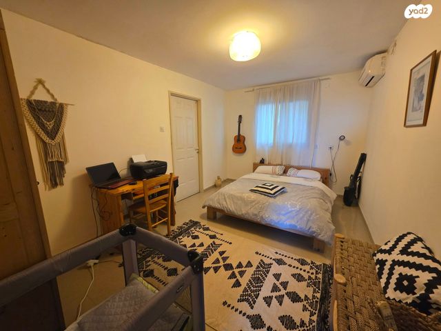 דו משפחתי, ראש פינה