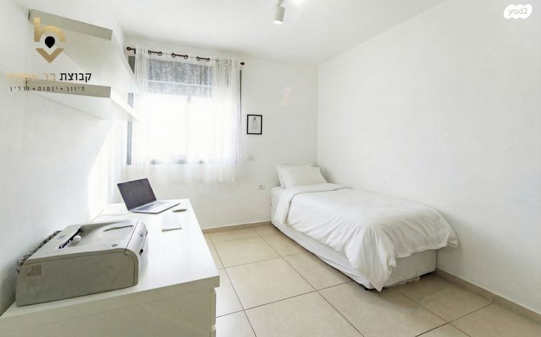 דירה, הרברט סיימון, פסגות אפק, ראש העין